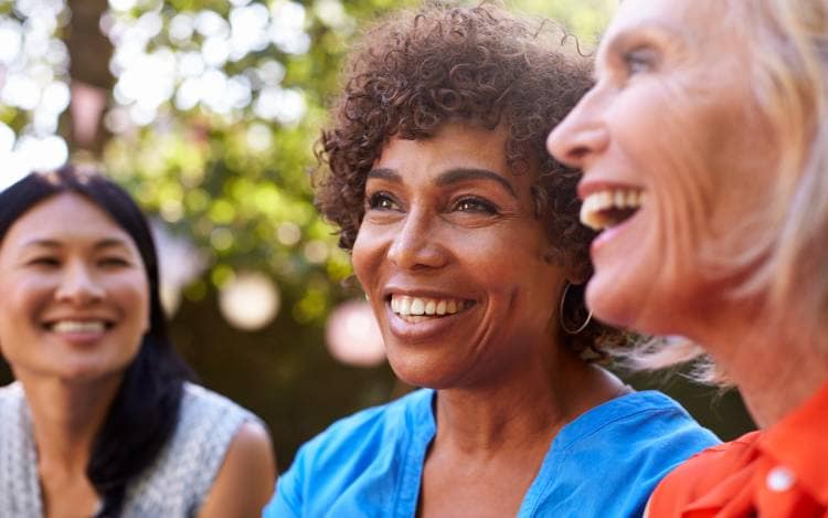 Vysmáté obličeje spokojených žen