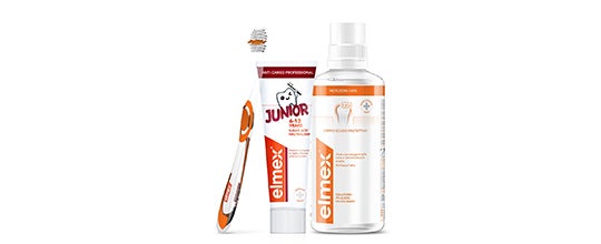 Dětský zubní kartáček a ústní voda pro děti od elmex.